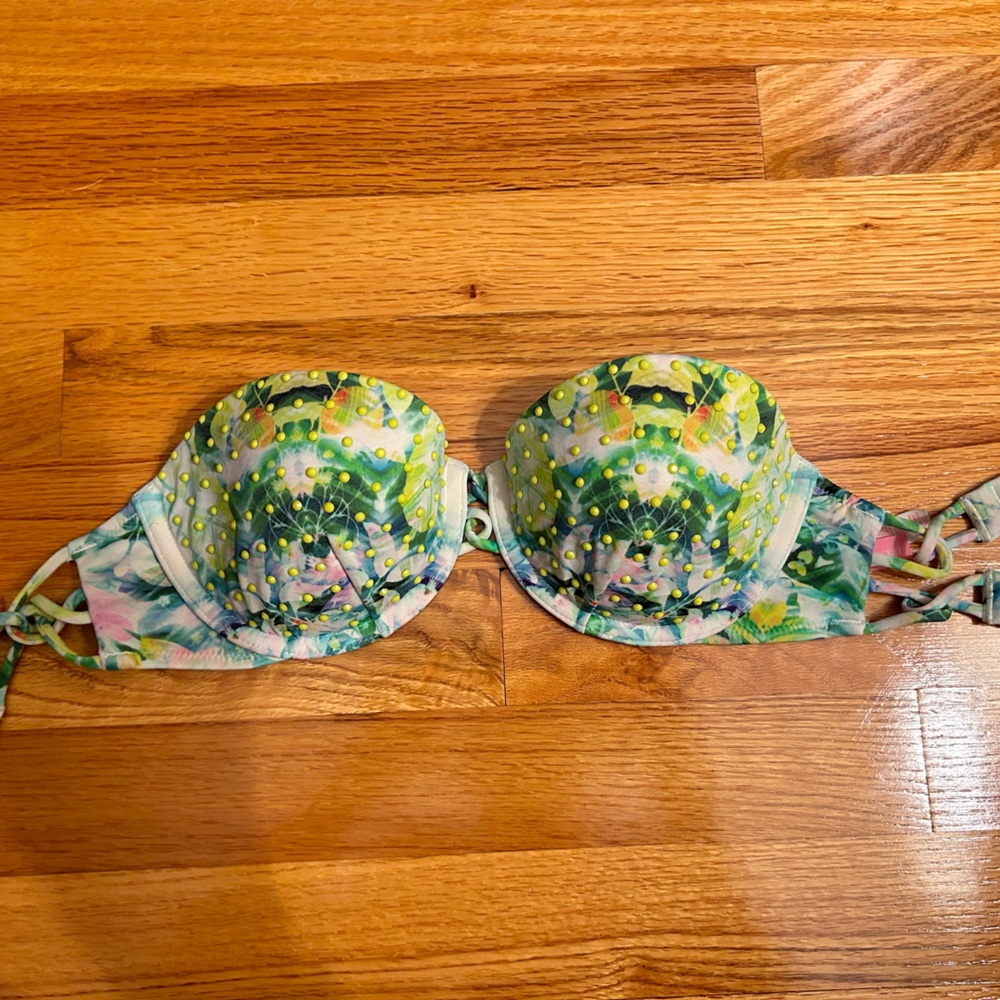 Victoria’s Secret bikini top